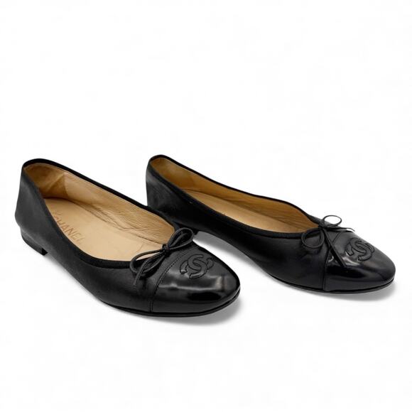 Chanel CC Cap Toe Black Leather Ballet Flat Shoes Size 38 US 7-7.5 - Picture 1 of 11